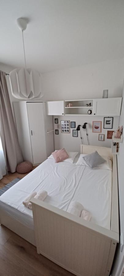 Apartments Mari Novigrad  Exterior photo
